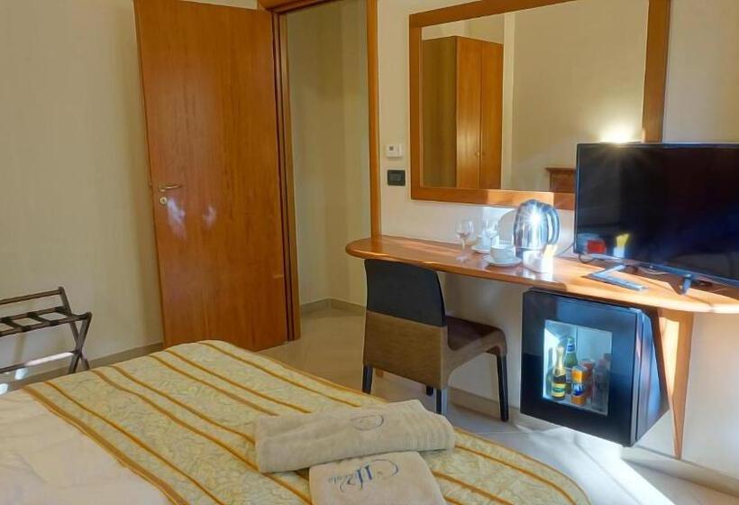 חדר משפחתי, Residence Piccolo