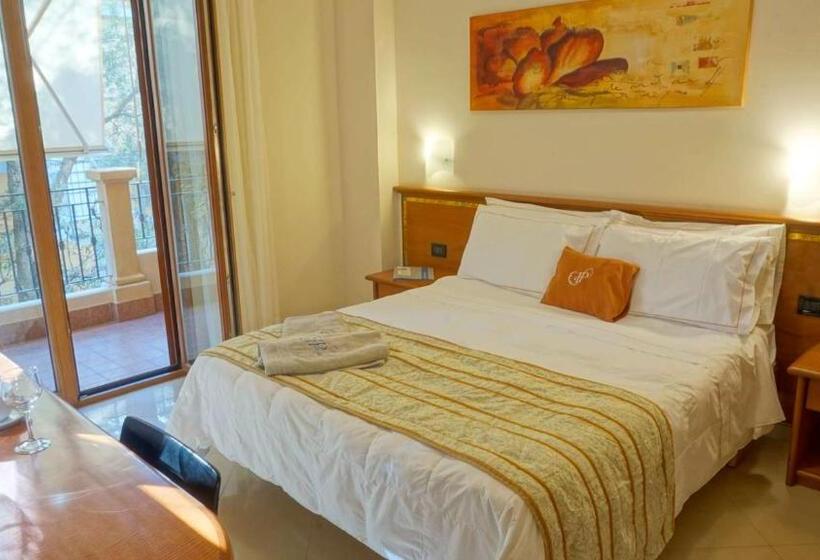 חדר משפחתי, Residence Piccolo