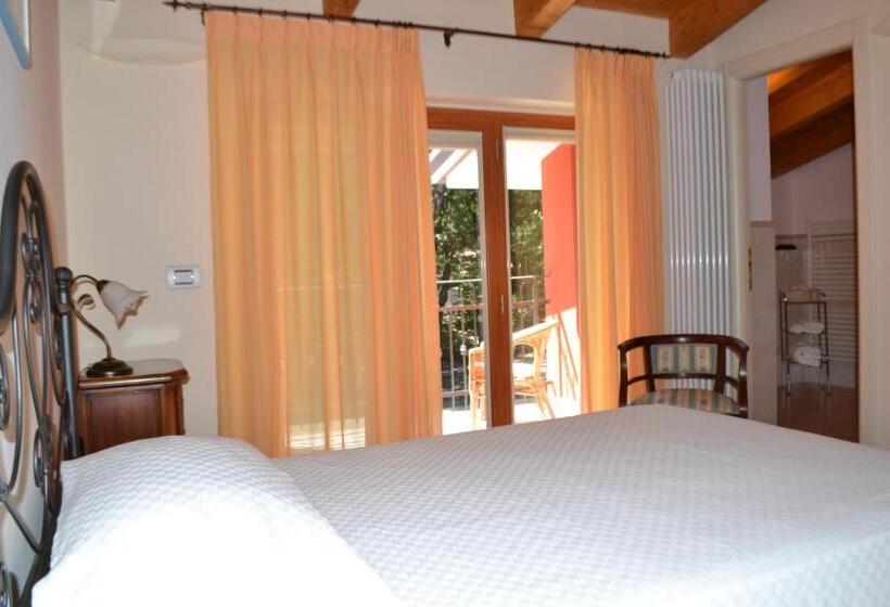 اتاق استاندارد یک تخته با بالکن, B&b Spring