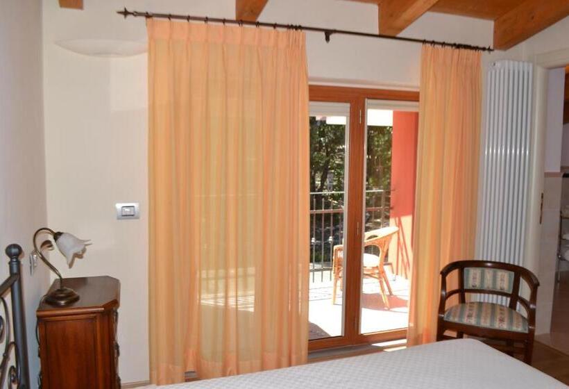 اتاق استاندارد یک تخته با بالکن, B&b Spring