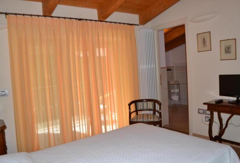 اتاق استاندارد یک تخته با بالکن, B&b Spring