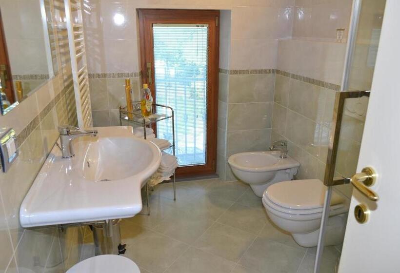 اتاق استاندارد با بالکن, B&b Spring