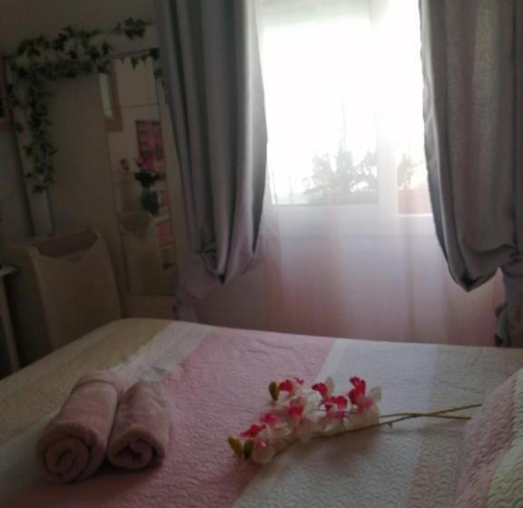 一楼标准间, H Juan