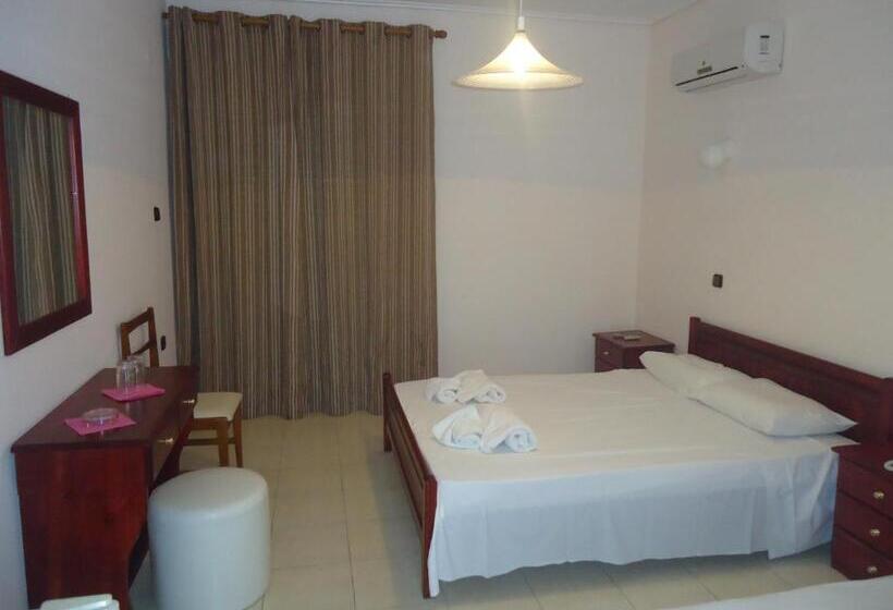 חדר סטנדרטי לשלושה עם נוף, Francisco