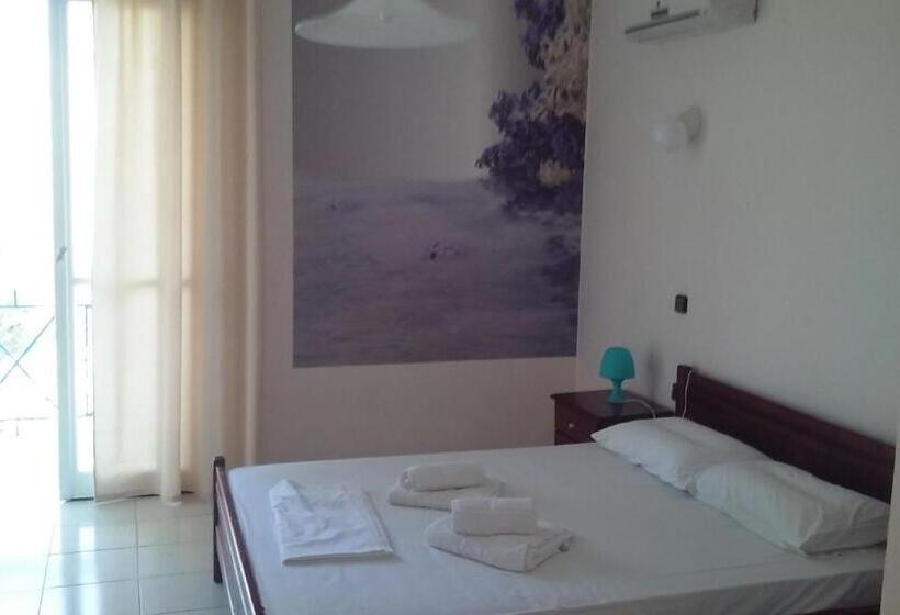 חדר סטנדרטי לשלושה עם נוף, Francisco