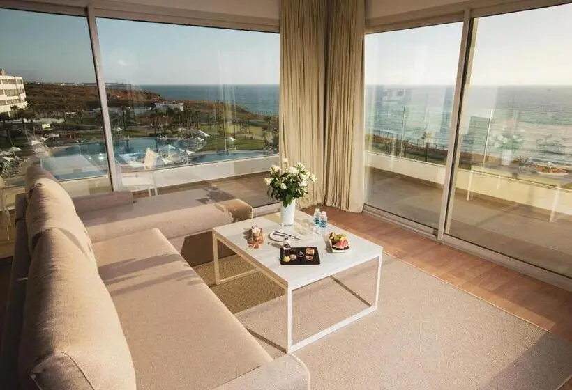 オーシャンビュースイート, Lixus Beach Resort All In