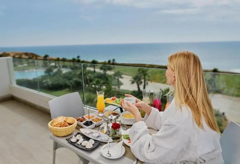 オーシャンビュースイート, Lixus Beach Resort All In