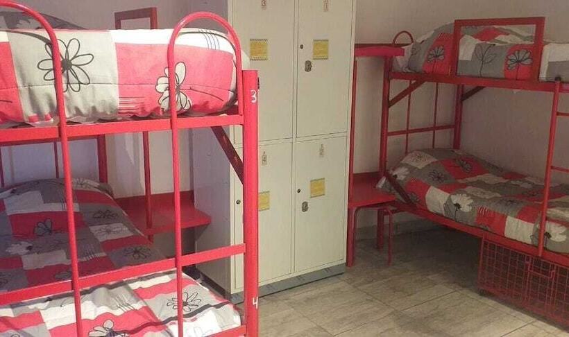 تختخواب در اتاق مشترک, Malevo Murana Hostel