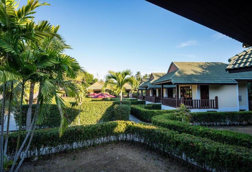 패밀리 방갈로, Phatcharee Resort