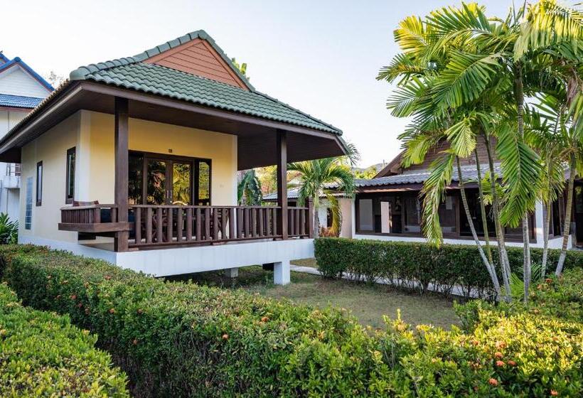 패밀리 방갈로, Phatcharee Resort