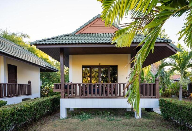 패밀리 방갈로, Phatcharee Resort