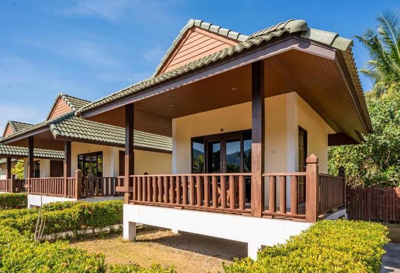 디럭스 방갈로, Phatcharee Resort