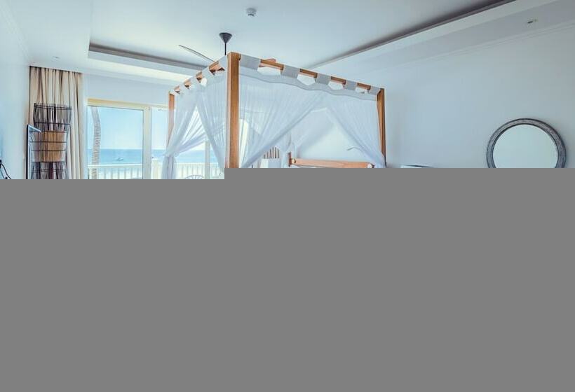 اتاق لوکس یک تخته, Hemingways Watamu