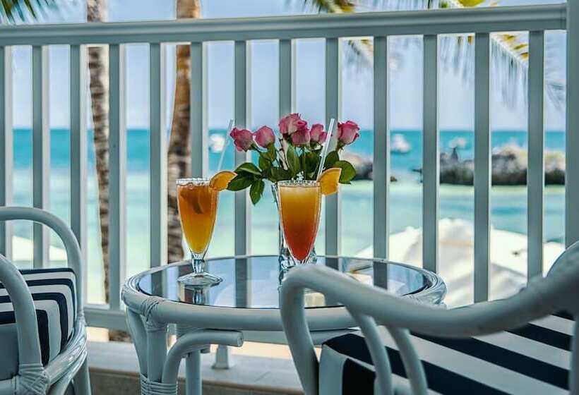 اتاق لوکس یک تخته, Hemingways Watamu