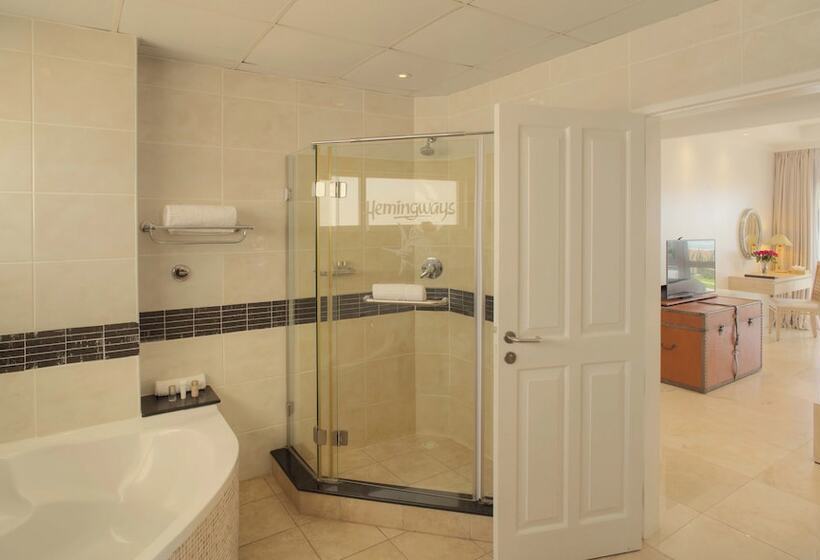 اتاق استاندارد با چشمانداز دریا, Hemingways Watamu