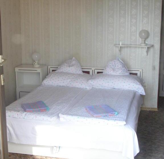 Трехместный Номер Стандарт с Балконом, Steinhaus Bed & Breakfast