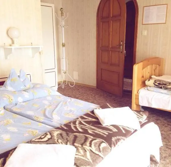 اتاق استاندارد سه تخته با بالکن, Steinhaus Bed & Breakfast