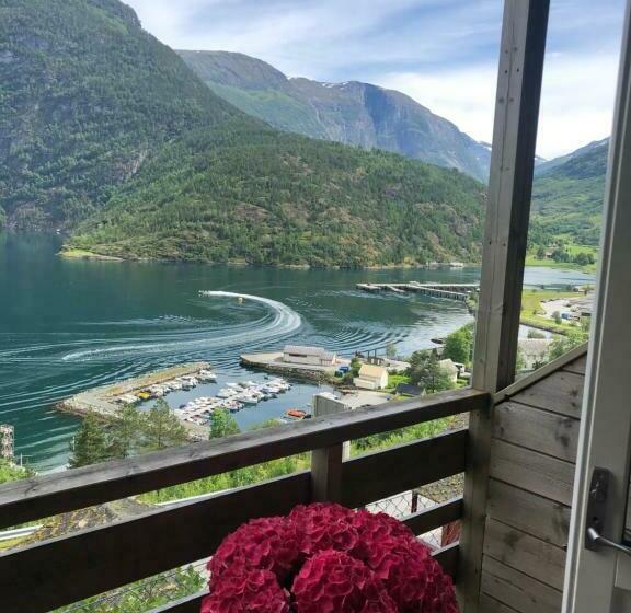 Номер Стандарт Вид на Море с Балконом, Hellesylt Hostel And Motel