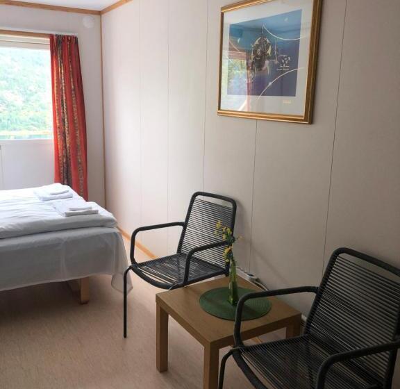 Номер Стандарт Вид на Море с Балконом, Hellesylt Hostel And Motel