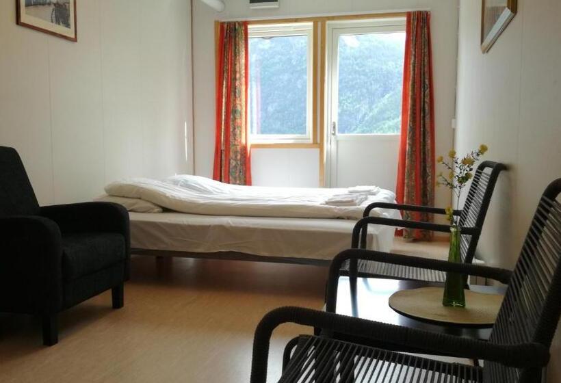 Номер Стандарт Вид на Море с Балконом, Hellesylt Hostel And Motel