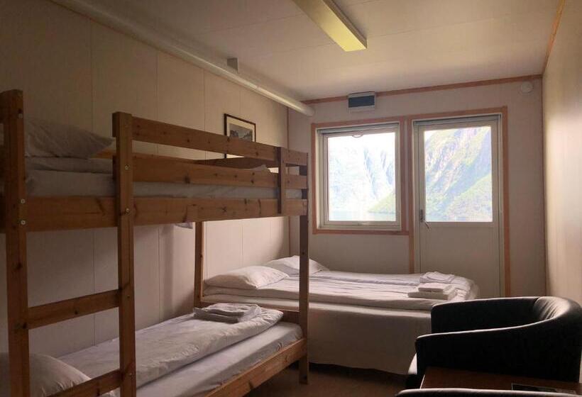 Номер Стандарт Трехместный, Hellesylt Hostel And Motel