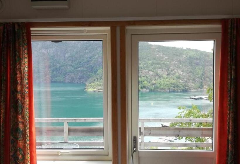 Номер Стандарт Вид на Море с Балконом, Hellesylt Hostel And Motel