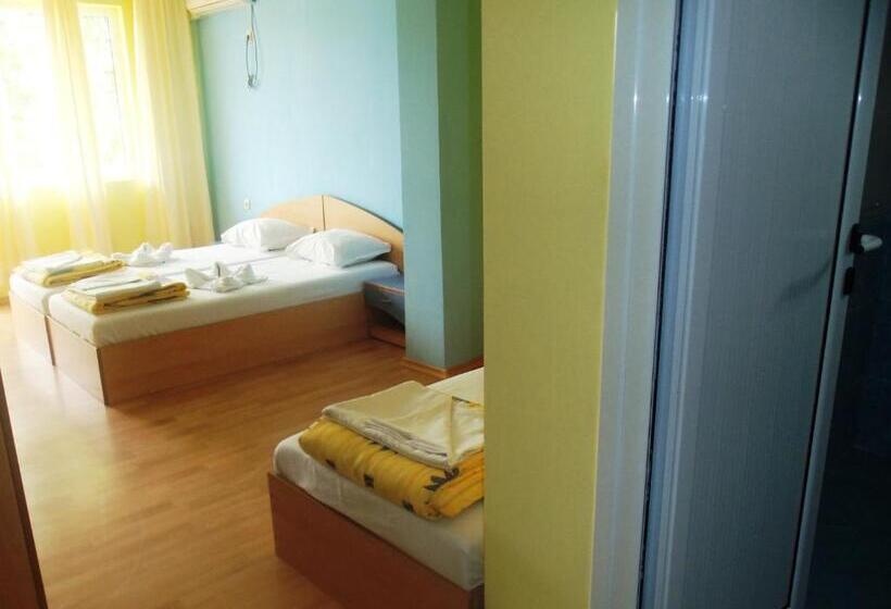 스탠다드 트리플 발코니 룸, Arkadia Guest House