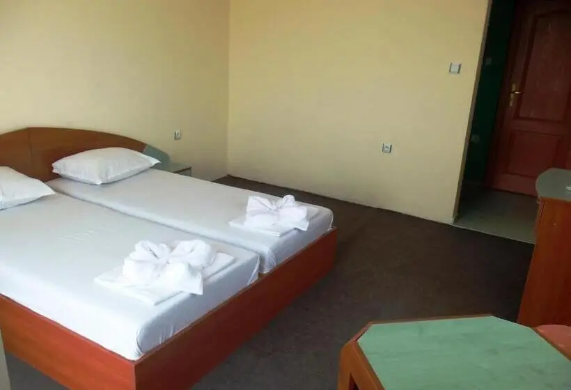 اتاق خانوادگی با چشم‌انداز دریا, Arkadia Guest House