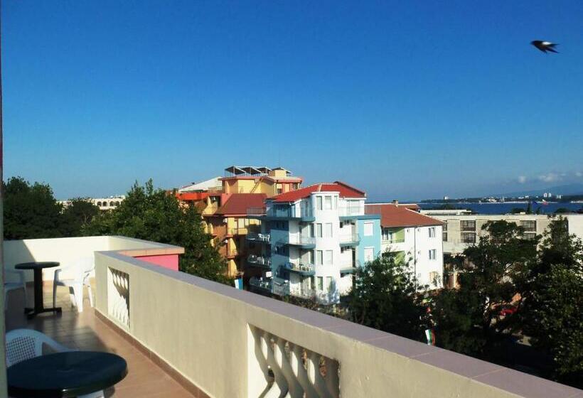 غرفة عائلية مطلّة علي البحر, Arkadia Guest House