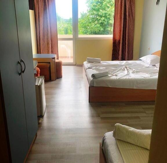 스탠다드 트리플 발코니 룸, Arkadia Guest House