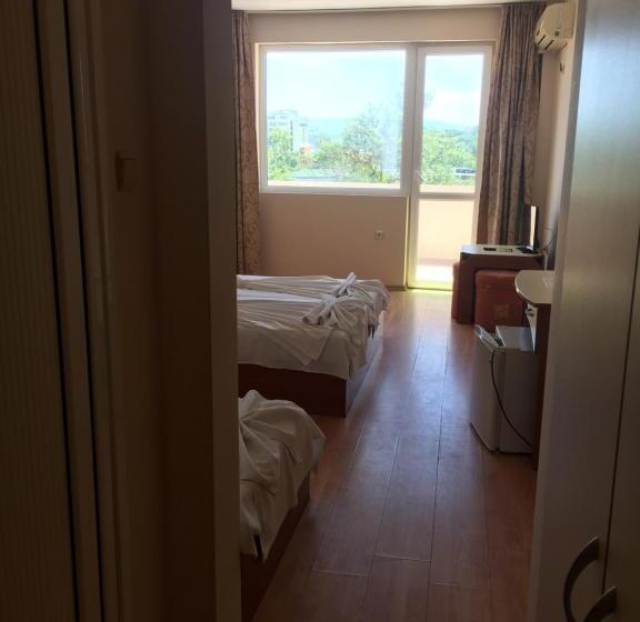 غرفة قياسية ثلاثية مزودة بشرفة, Arkadia Guest House