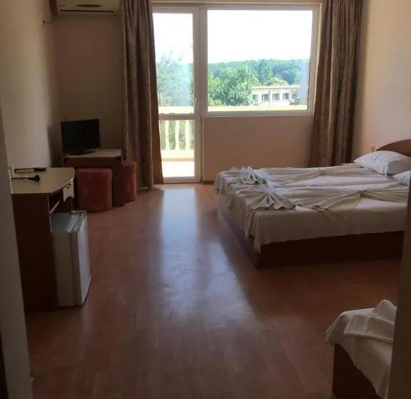 اتاق استاندارد سه تخته با بالکن, Arkadia Guest House