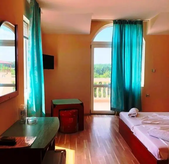 اتاق خانوادگی با چشم‌انداز دریا, Arkadia Guest House