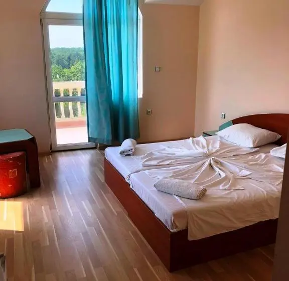 اتاق خانوادگی با چشم‌انداز دریا, Arkadia Guest House
