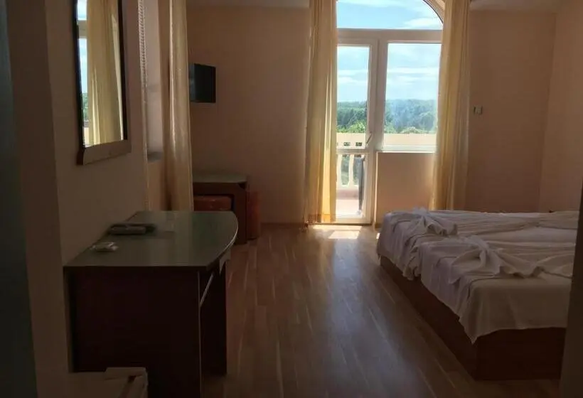 اتاق خانوادگی با چشم‌انداز دریا, Arkadia Guest House