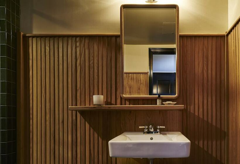 四人标准间, Freehand New York