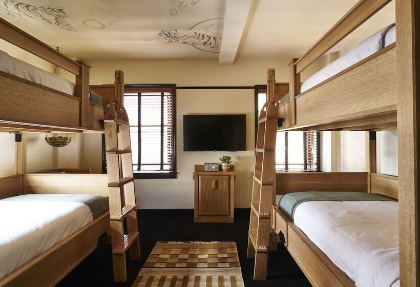 高品质的四人房间, Freehand New York