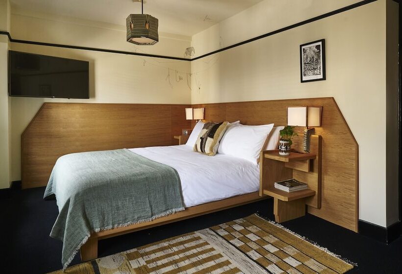 高级客房, Freehand New York