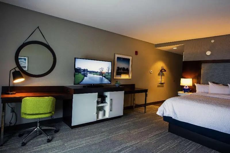 キングサイズベッドのスタンダードルーム, Hampton Inn & Suites Foxborough/mansfield