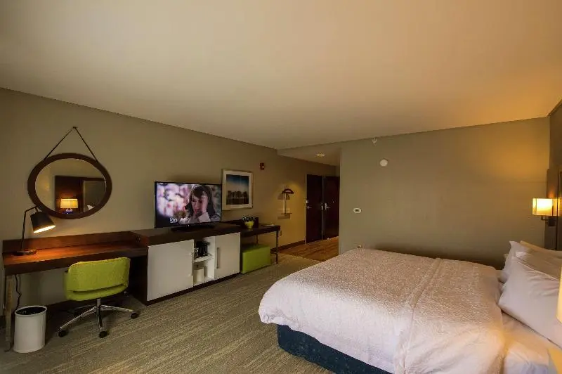 キングサイズベッドのスタンダードルーム, Hampton Inn & Suites Foxborough/mansfield