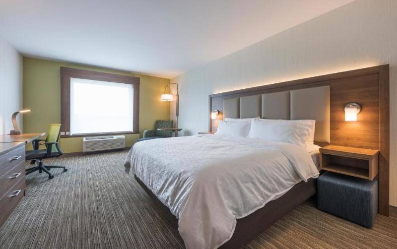 غرفة قياسية سرير كينج لذوى الإحتياجات الخاصة, Holiday Inn Express & Suites Moncton, An Ihg