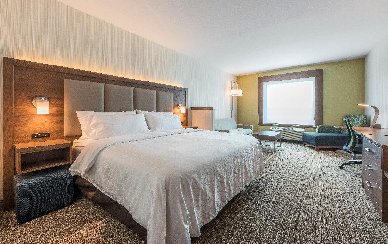 キングサイズベッドのスイートルーム, Holiday Inn Express & Suites Moncton, An Ihg