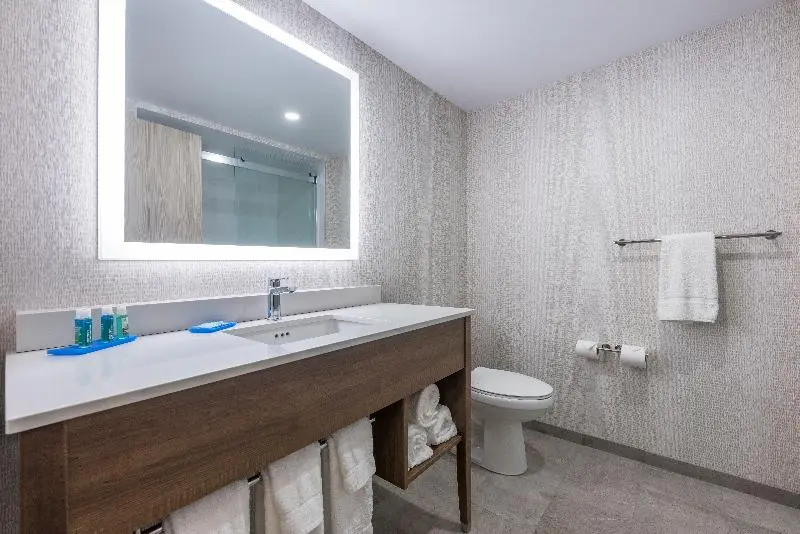 اتاق استاندارد, Holiday Inn Express & Suites Moncton, An Ihg