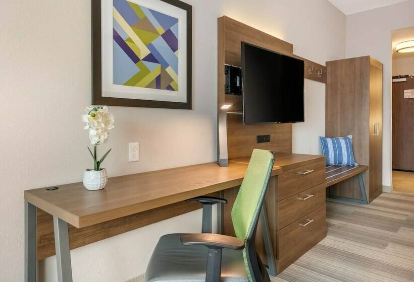 جناح, Holiday Inn Express Melbourne West, An Ihg