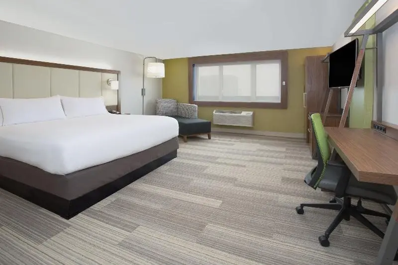 キングサイズベッドのスイートルーム, Holiday Inn Express & Suites Hammond, An Ihg