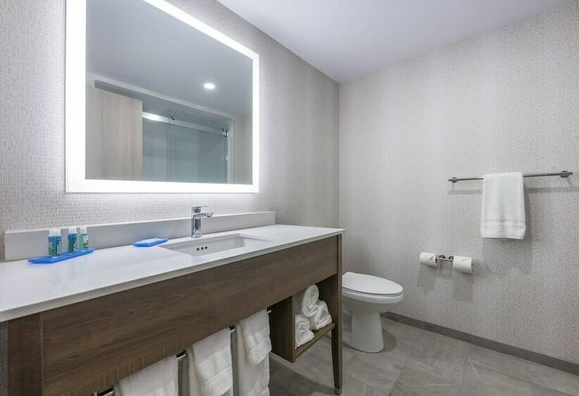 جناح, Holiday Inn Express & Suites Moncton, An Ihg