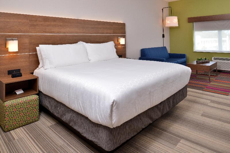 带大床的套房, Holiday Inn Express Melbourne West, An Ihg