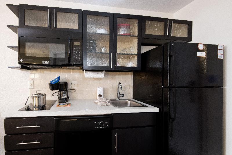 جناح لذوى الاحتياجات الخاصة, Holiday Inn Express Melbourne West, An Ihg