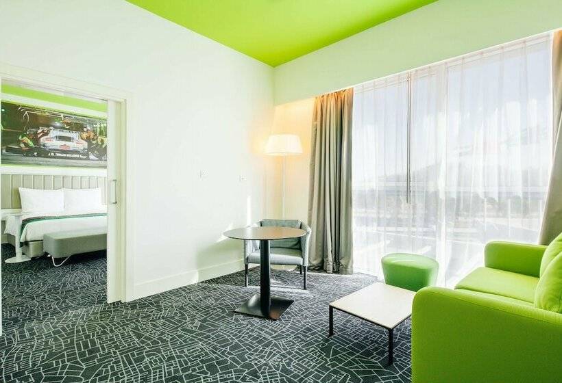 سوییت جونیور, Park Inn By Radisson Dubai Motor City