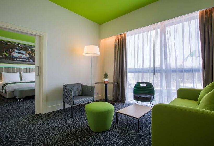 سوییت جونیور, Park Inn By Radisson Dubai Motor City